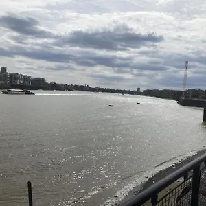 Limehouse Upon Thames In Great Location Homestay